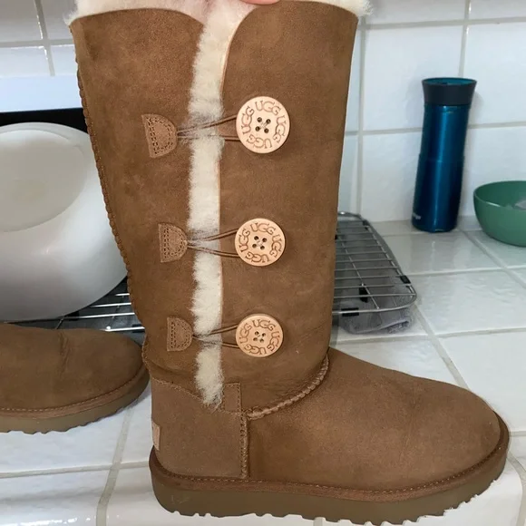 UGG Bailey Button Triplet II Boot - Picture 2 of 10
